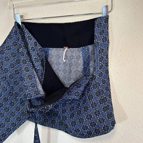 2/$30 Free People Size 2 Tapestry Navy Black Patterned Wrap Miniskirt 90s - Picture 5 of 6